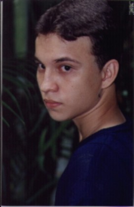 esse sou eu com cara de vel&oacute;rio... hehe .. foto sem gra&ccedil;a =/ dps eu coloko otra normal aki =P